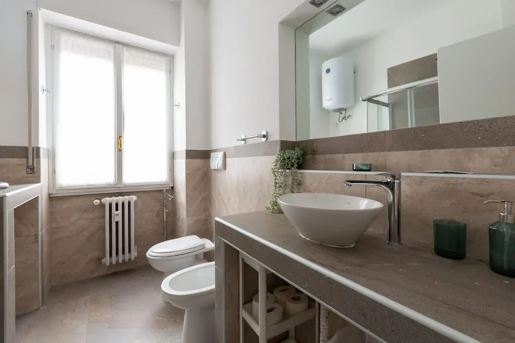 Large Apartment Close To Metro Milano 0*,  Italia