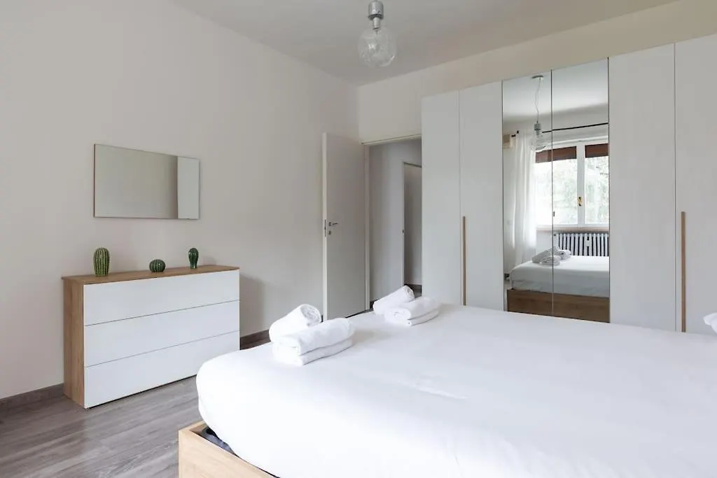 Large Apartment Close To Metro Μιλάνο 0*,