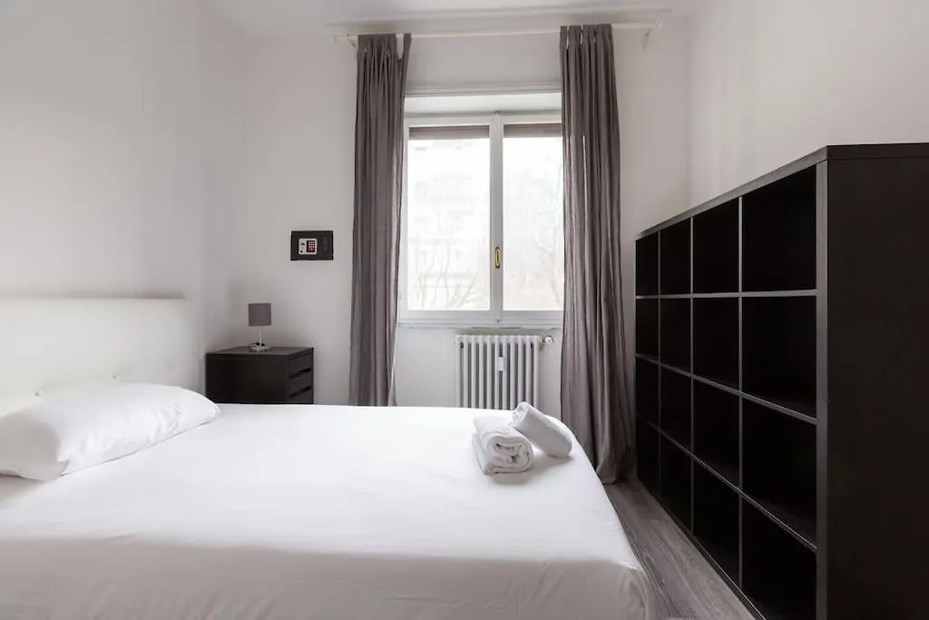 Large Apartment Close To Metro Milano